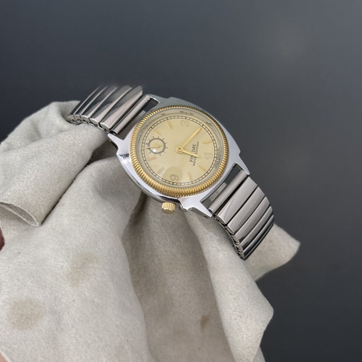 Commuter's All-matching Quartz Classic Medieval Niche Watch