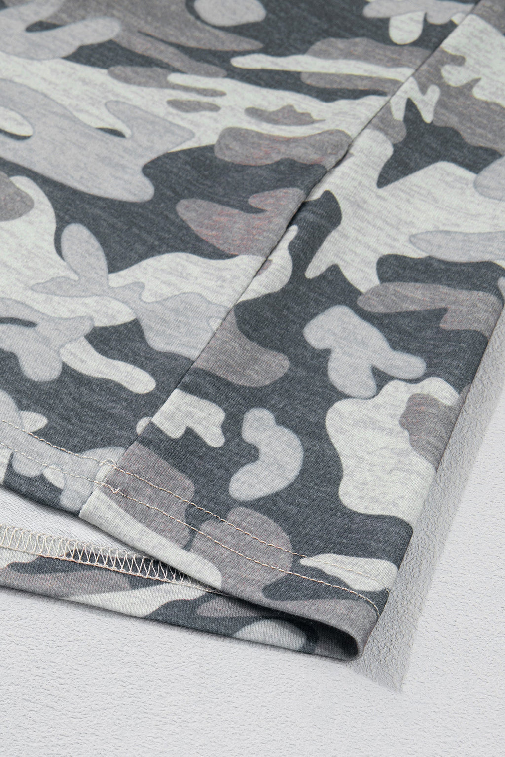 Nala Print Raw Edge V-Neck Tee in Grey and White