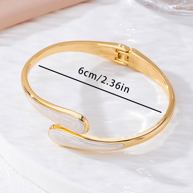 Vintage Irregular Open-End Bracelet in Metallic-Effect Alloy