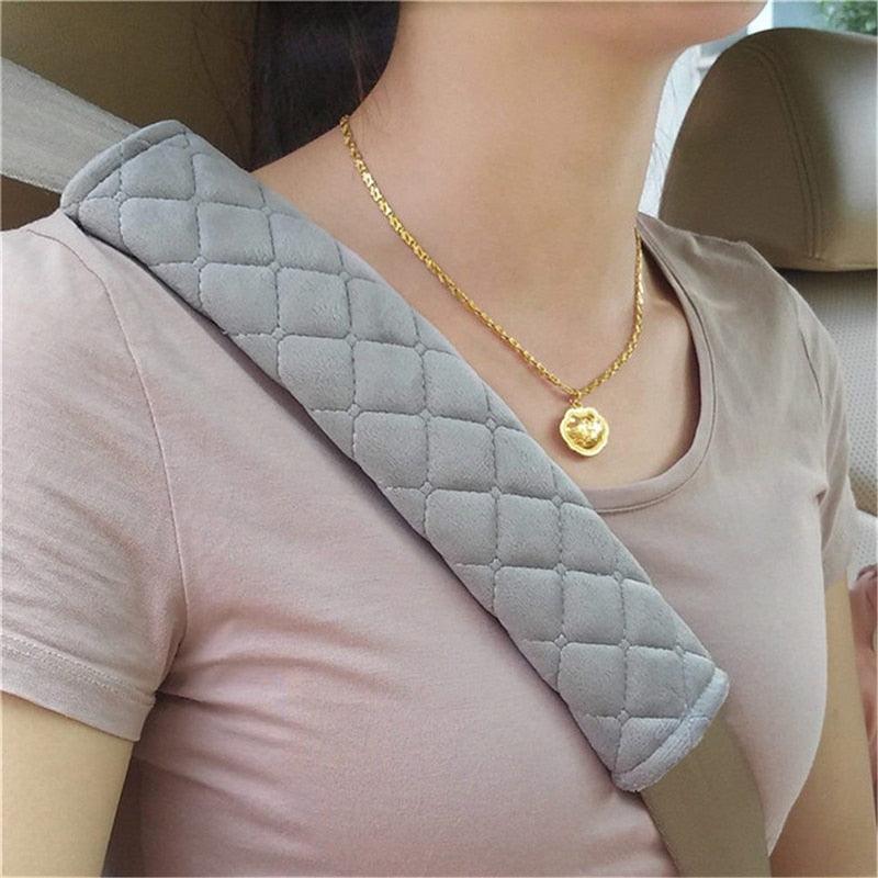Set of two soft velvet seat belt shoulder pads in grey and black geometric style