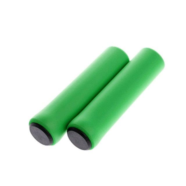 Close up of 2PCS black silicone mountain bike handlebar grips with anti-skid texture