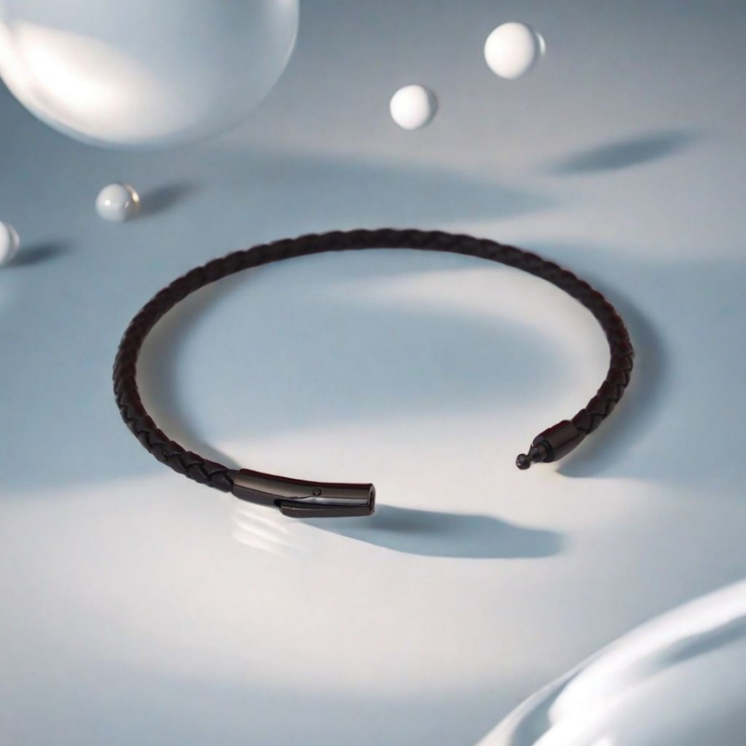 3.0mm Stainless Steel Leather Cord Bracelet With A Single Buckle And Wear-resistant Edging.