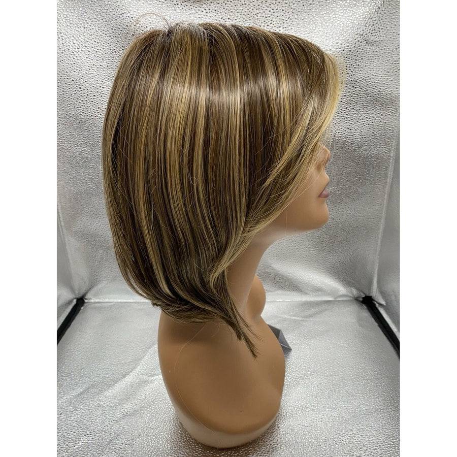 Upstage Wig: Natural Layered Cut in Multi-Tonal Brown and Blonde
