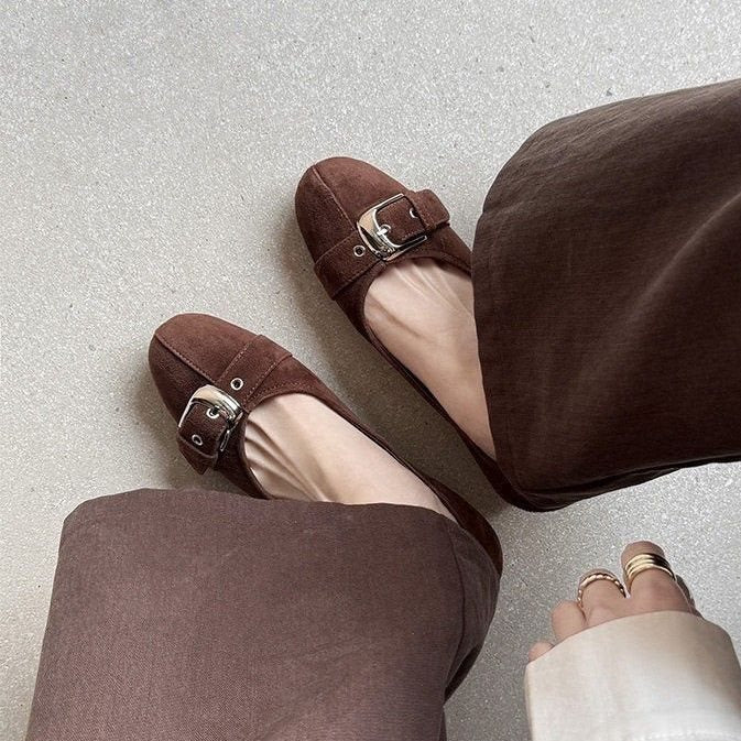 Women's Round Toe Mid-Heel Office Pumps in Cowhide Leather