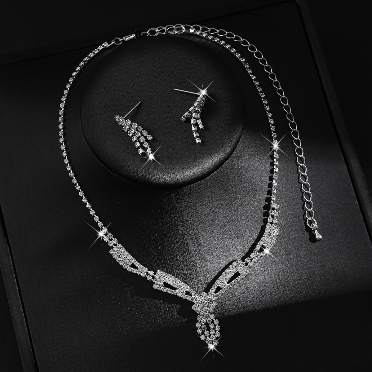 Yiwu Cross-Border Bridal Necklace And Earrings Set Wedding Simple Versatile Gorgeous Light Luxury Grab Chain Rhinestone Set