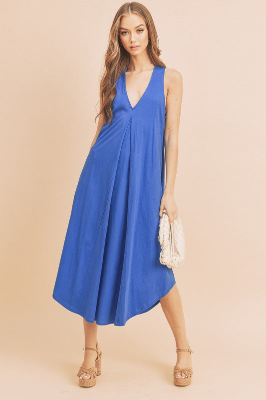 Sleeveless midi dress in a solid color with a V-neckline and front pleat detail