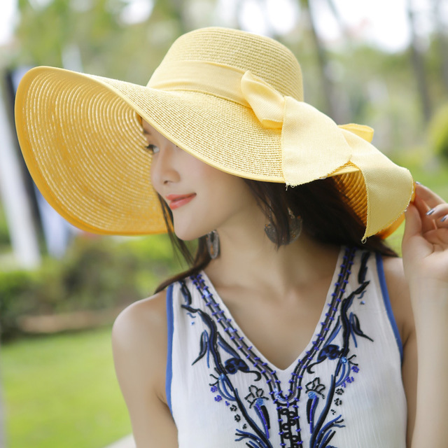 Women’s Wide Brim Summer Straw Hat with Elegant Bowknot Detail