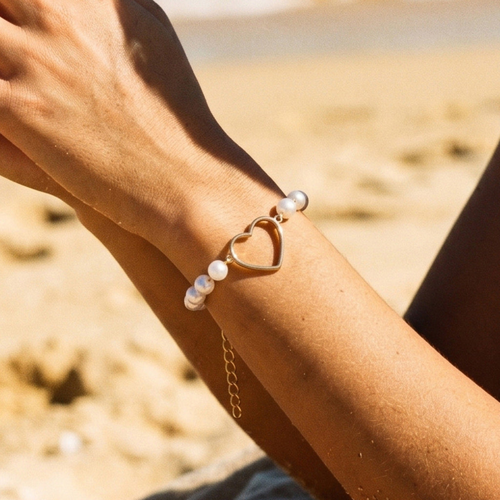 European American Fashion Hollow Heart Pearl Stainless Steel Bracelet For Women, Minimalist Versatile Hand Jewelry Wholesale