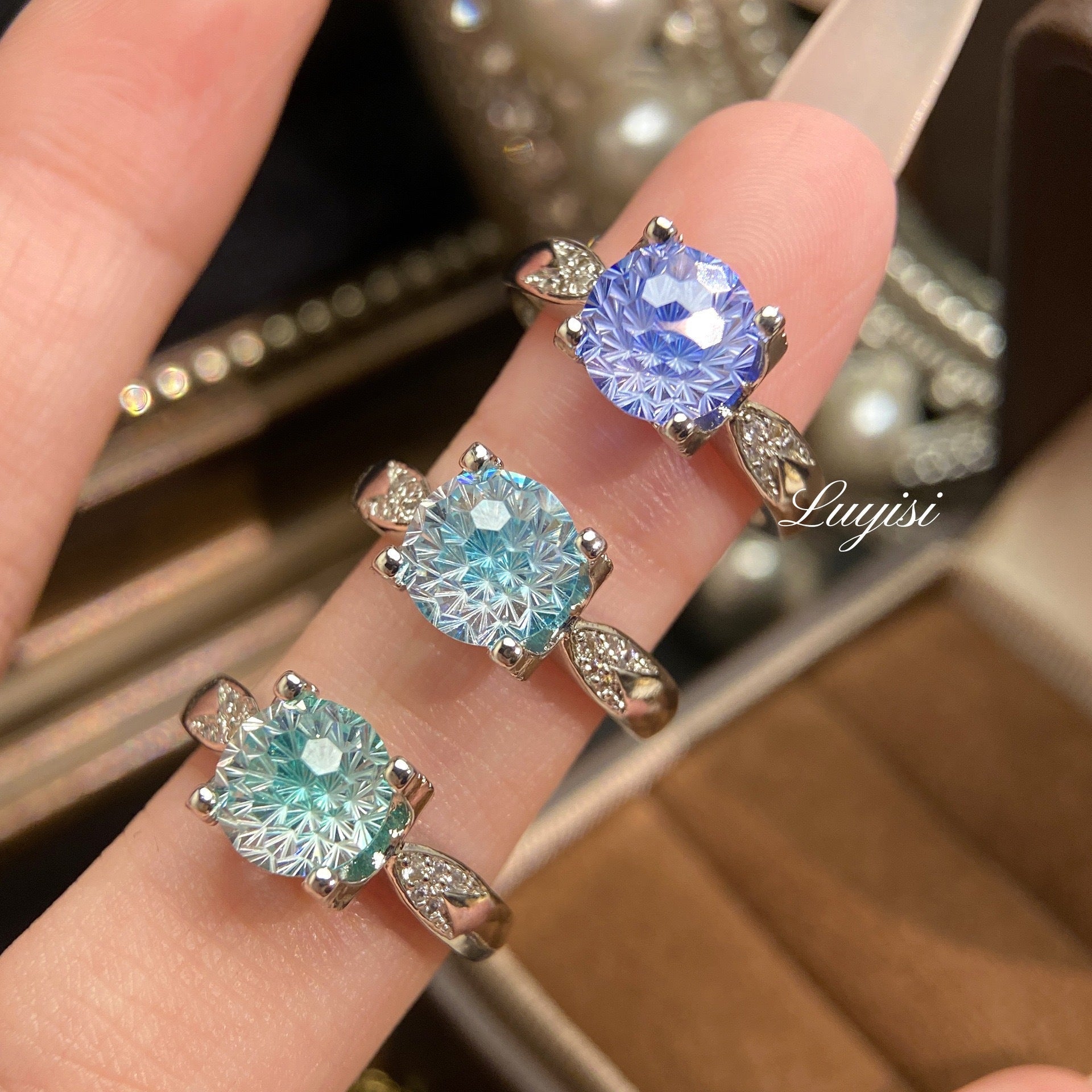 Luxury Shiny Paraiba Firework Cut Ring For Women, High Carbon Diamond Swallowtail Bullhead Setting Engagement Ring