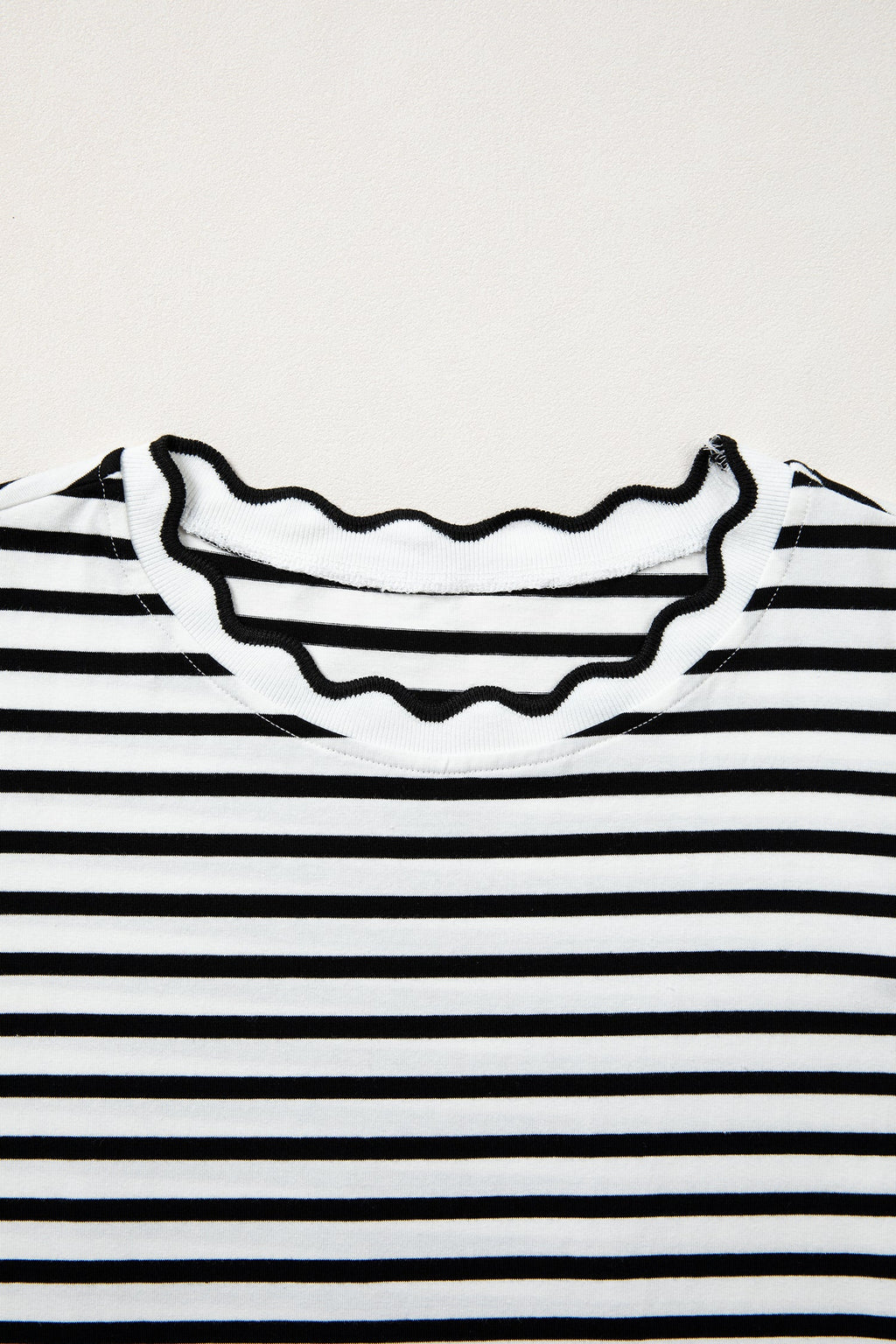 Women's Stripe Scalloped Trim Round Neck Knit T-Shirt