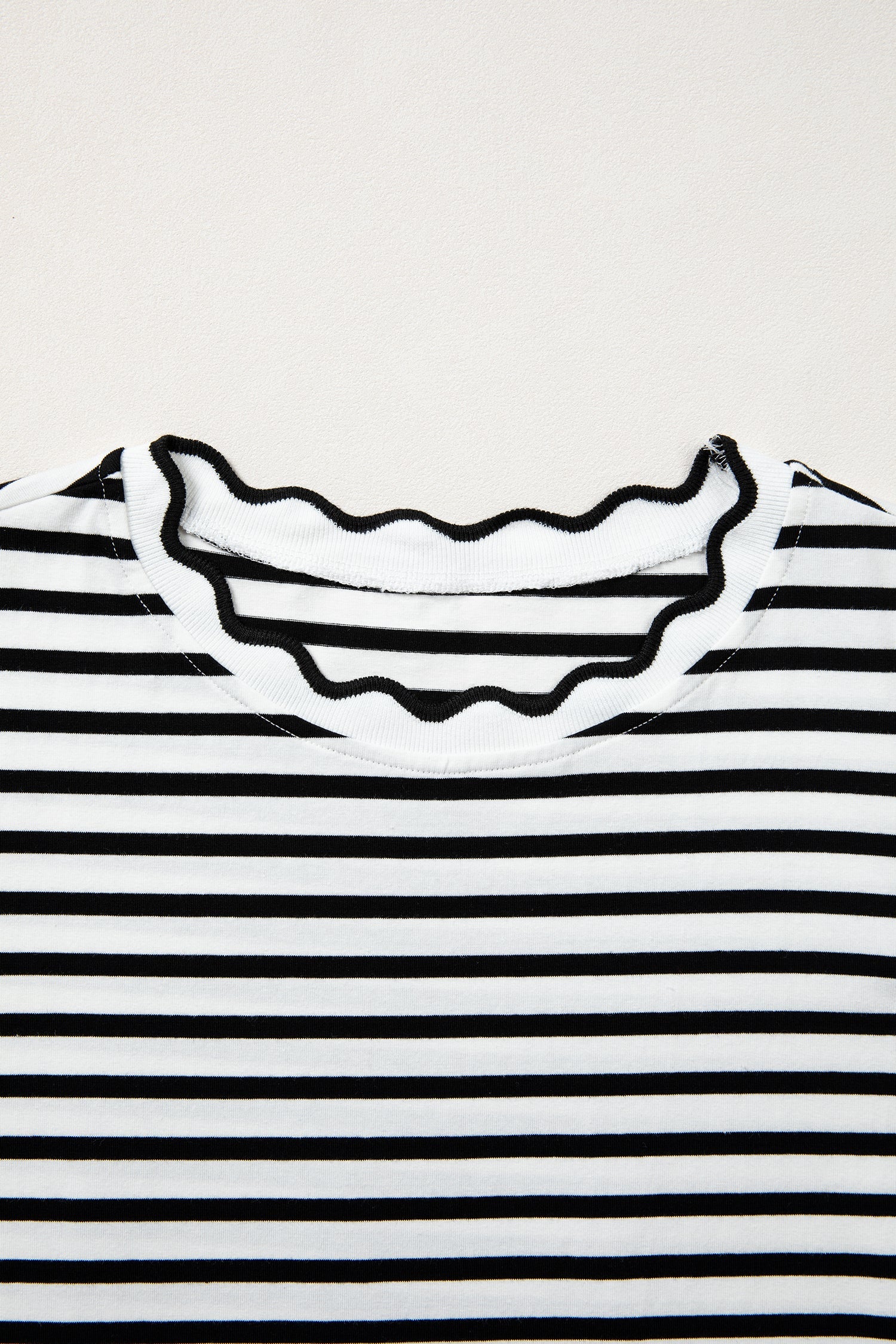 Women's Stripe Scalloped Trim Round Neck Knit T-Shirt
