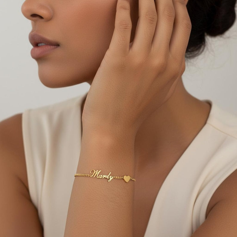 Minimalist Personalized Name Bracelet in Gold - Custom Jewelry