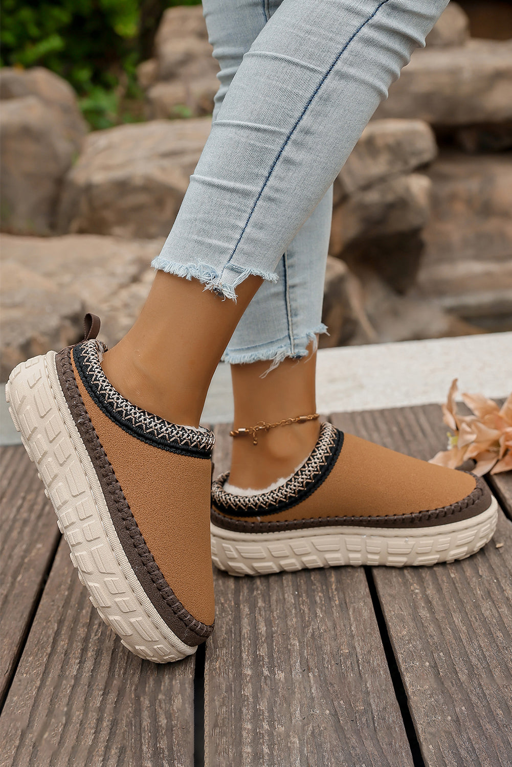 Black Plush Winter Clog Slippers | Suede Contrast Stitch