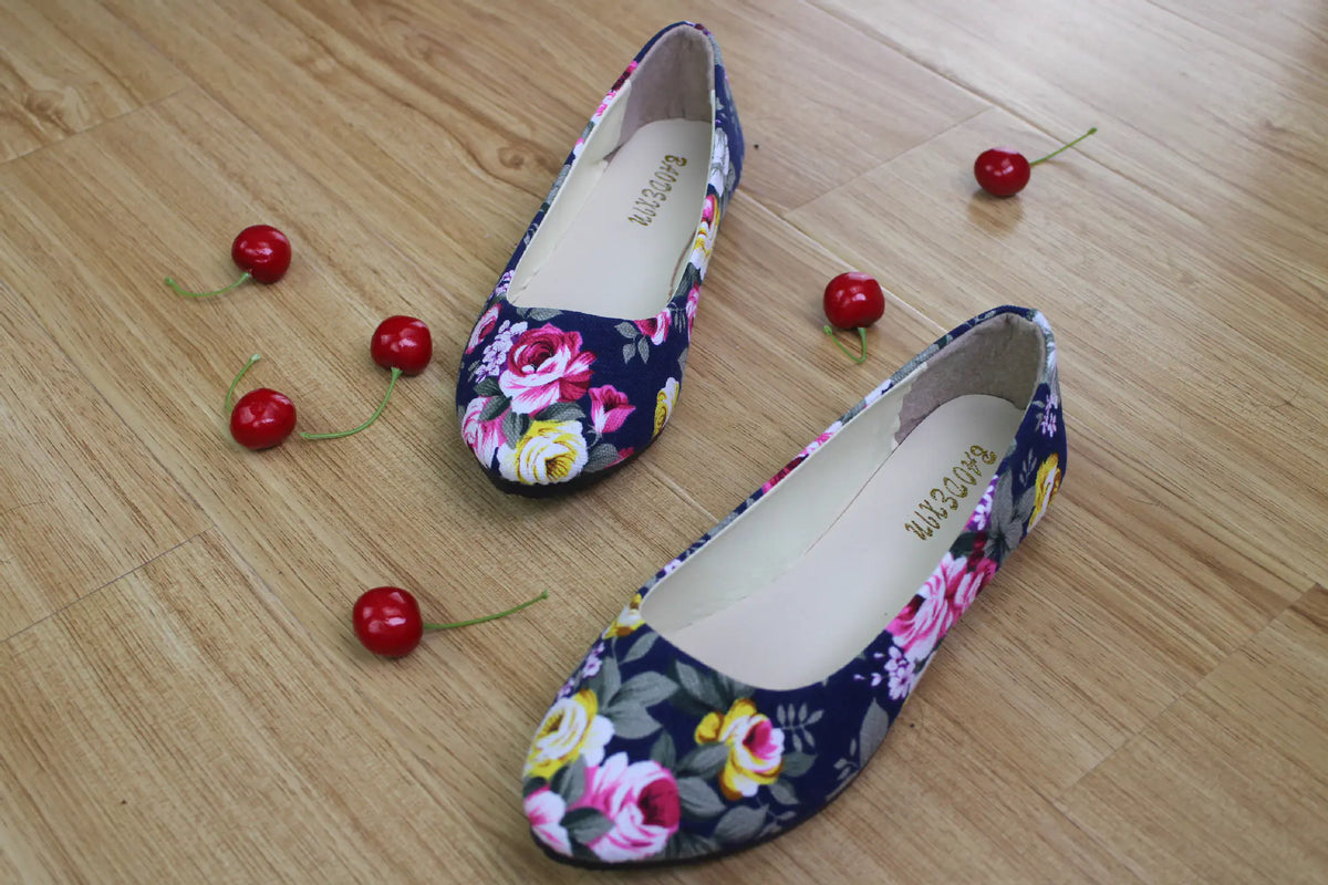 Summer Women's Flat Canvas Shoes with Roses