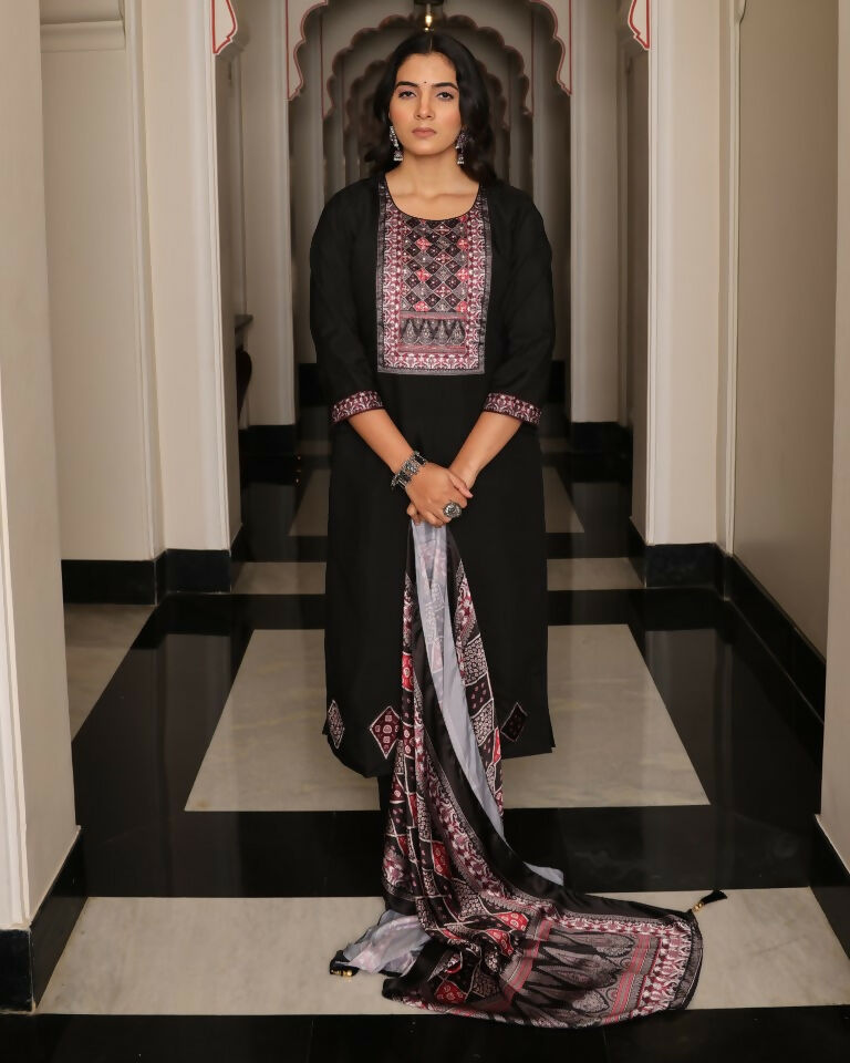 Women's Black Viscos Simmer Kurta Set with Hand Work