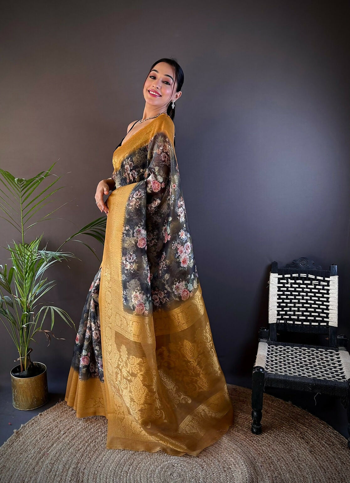 Joban Fashion Gold Floral Motifs Banarasi Silk Sarees