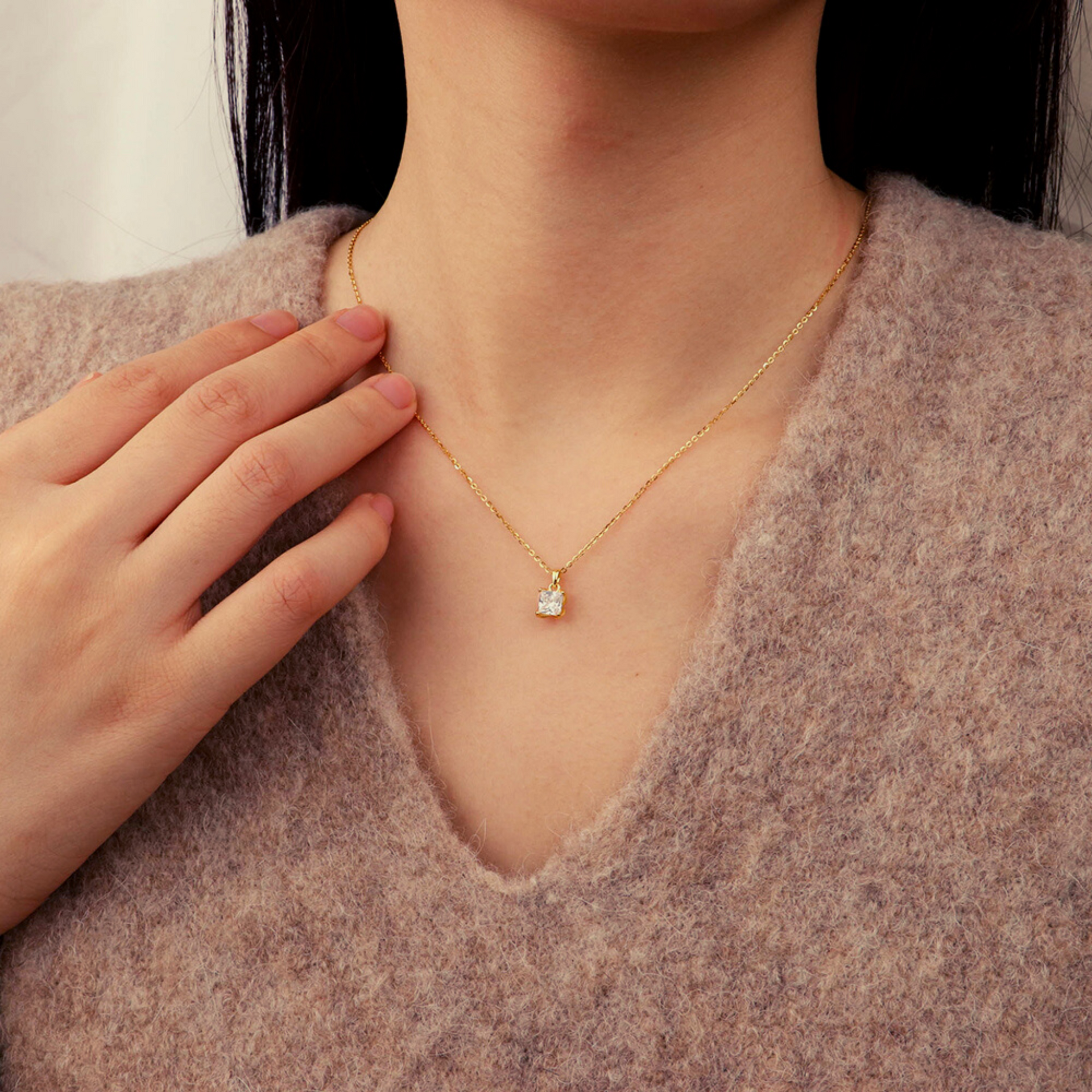 RIVA BELLUCI CRYSTAL NECKLACE