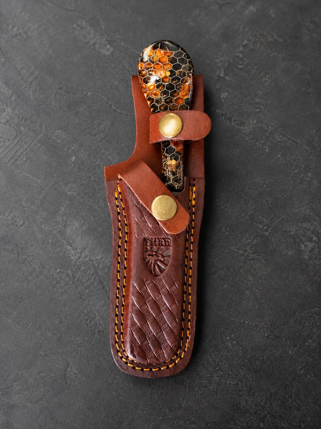 Amber Hive Damascus Bull Cowboy Cutter with Honeycomb Resin Handle