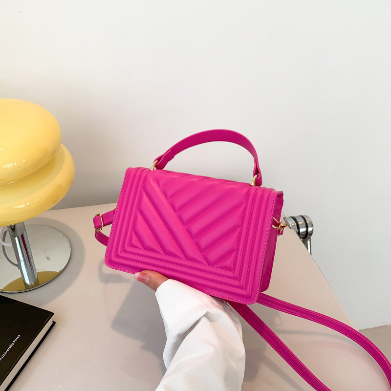 Quilted Chain Crossbody Bag with Daisy Detail, Elegant Shoulder Bag