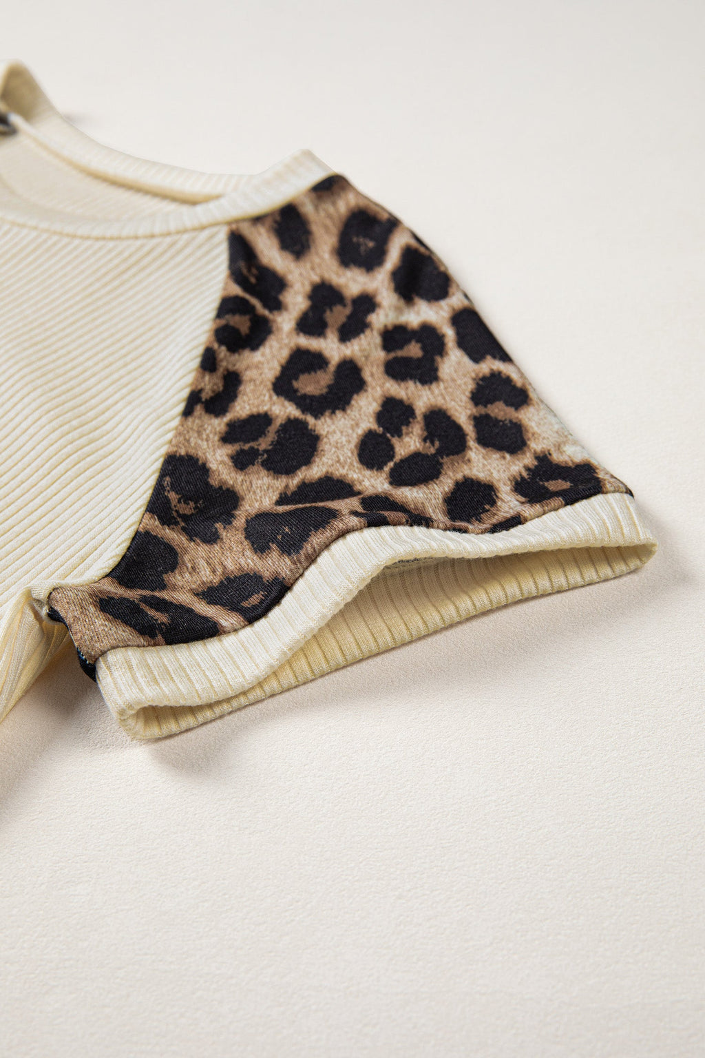 Keily Contrast Sleeve Loose Tee in Cream and Leopard Print