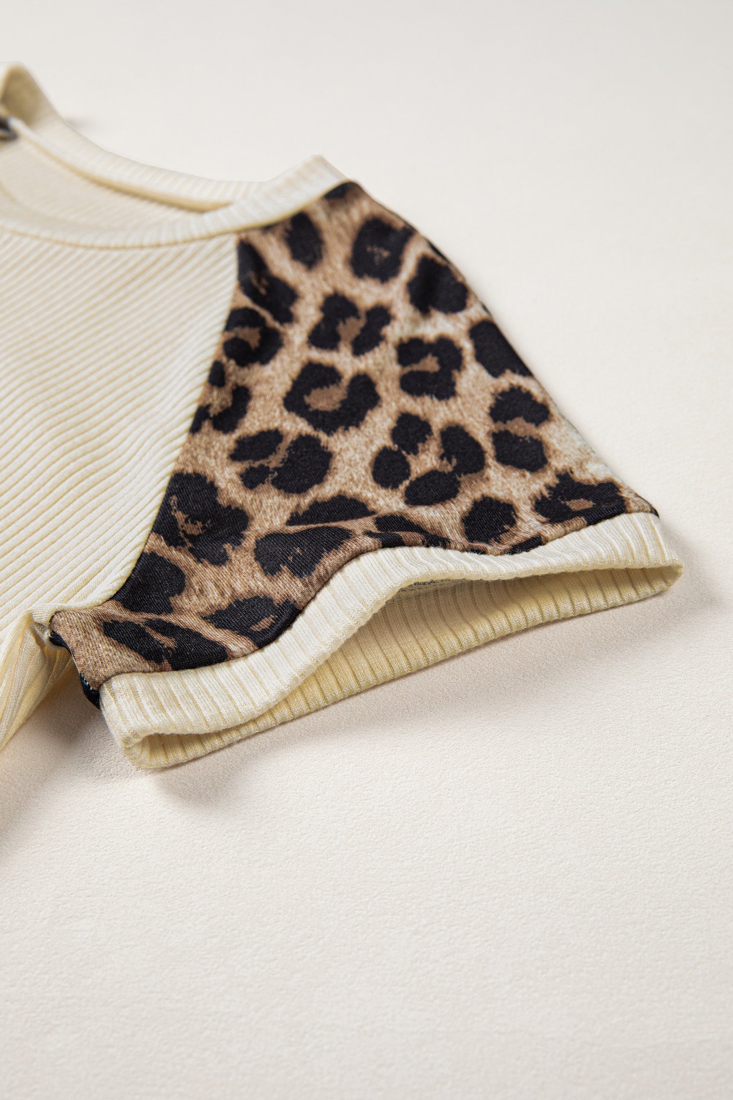 Keily Contrast Sleeve Loose Tee in Cream and Leopard Print