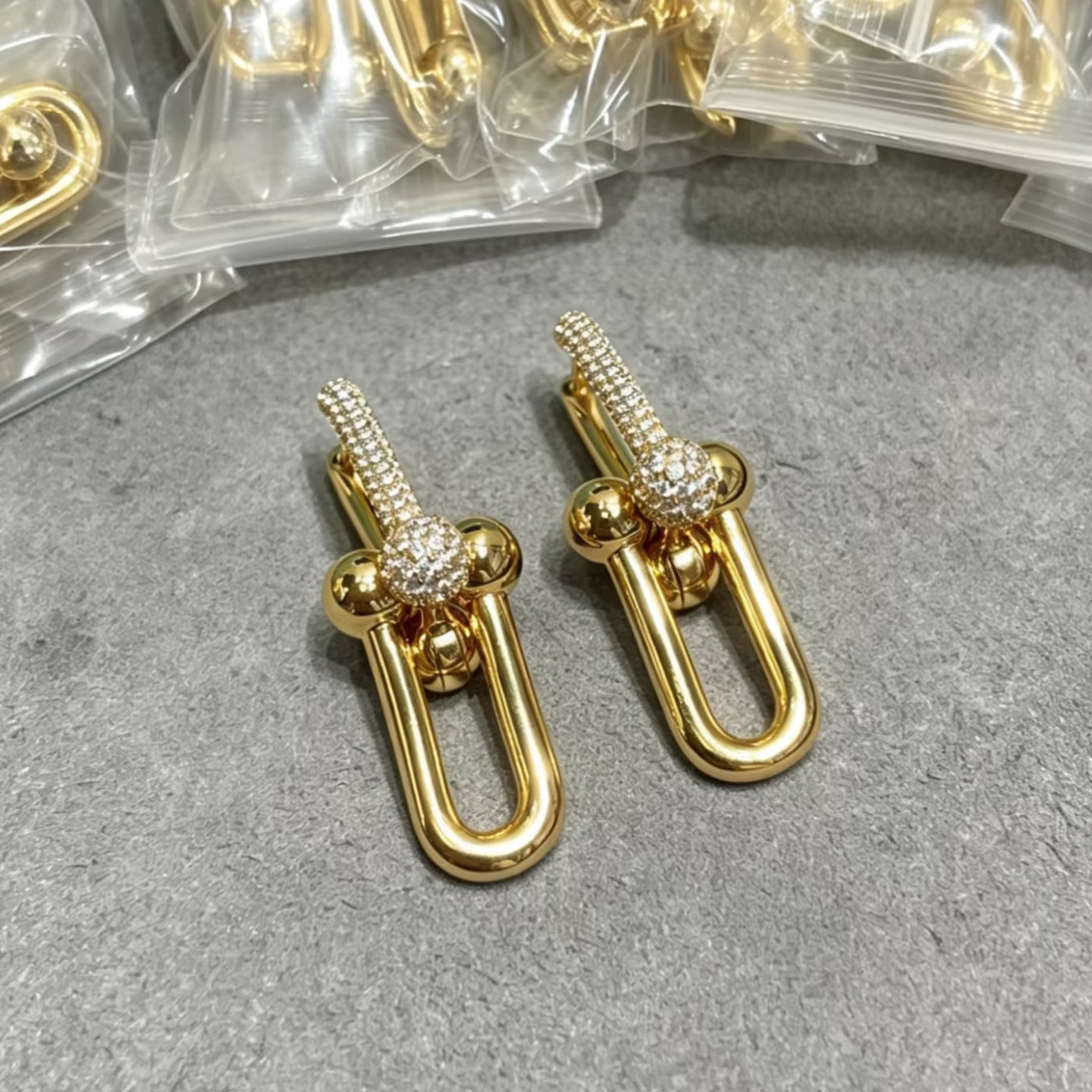 Heavy-duty Zircon Fashion Full-diamond U-shaped Earrings