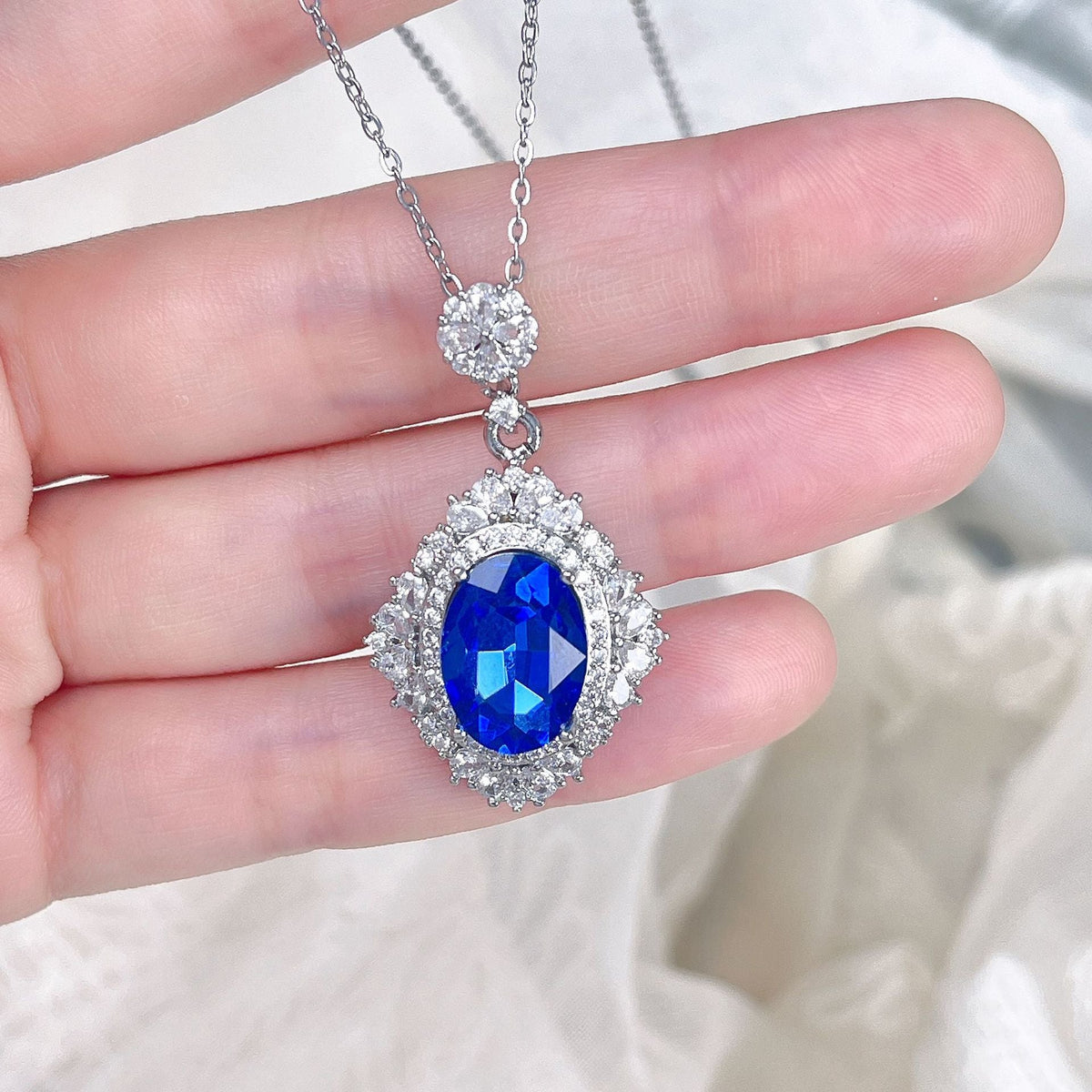 Full Diamond Luxurious And Elegant Royal Blue Necklace
