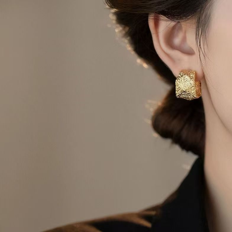 Bold C-Shaped Retro Stud Earrings - New Chinese Style Elegance