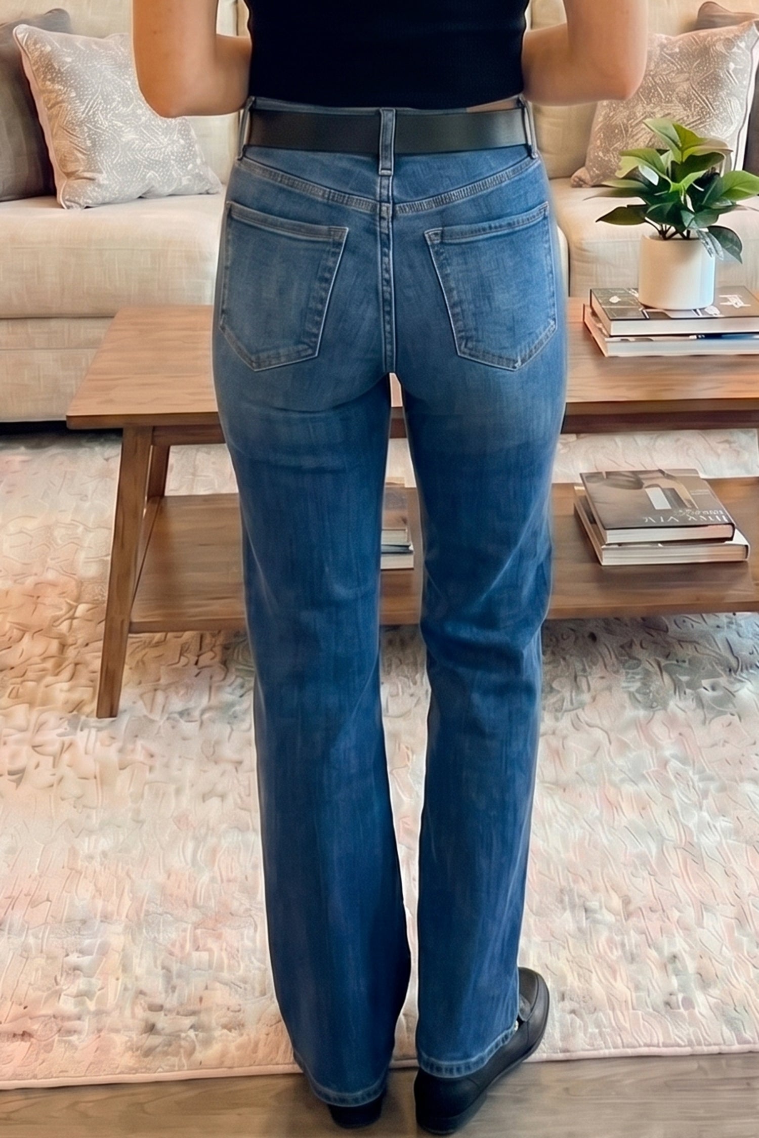 Yusra Mid-Rise Seam Detail Shift Jeans in Blue