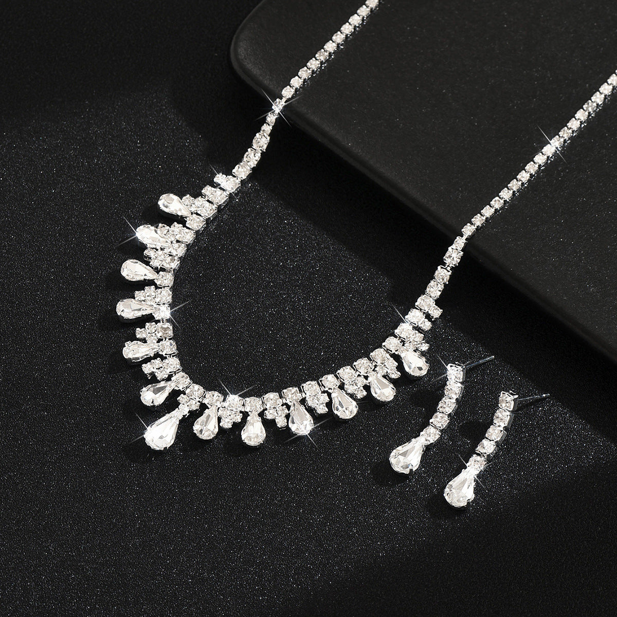 Women 2 Pcs V Shaped Waterfall Teardrop Rhinestone Jewelry Set,Choker Necklace And Dangle Earrings,Elegant Bridal Costume Accessories For Wedding Banquet Party Occasion