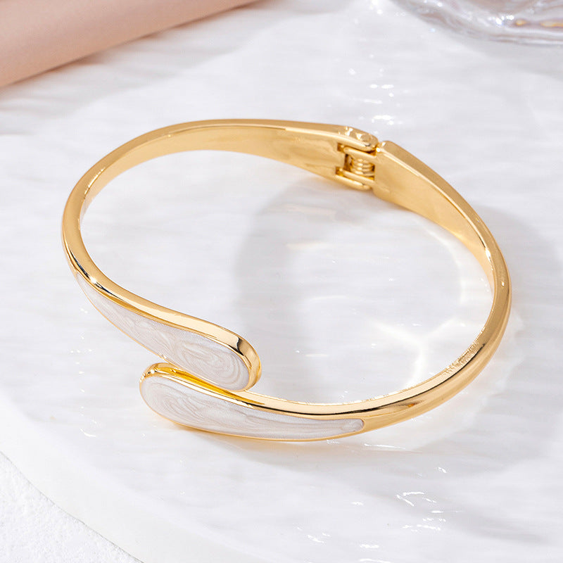 Vintage Irregular Open-End Bracelet in Metallic-Effect Alloy