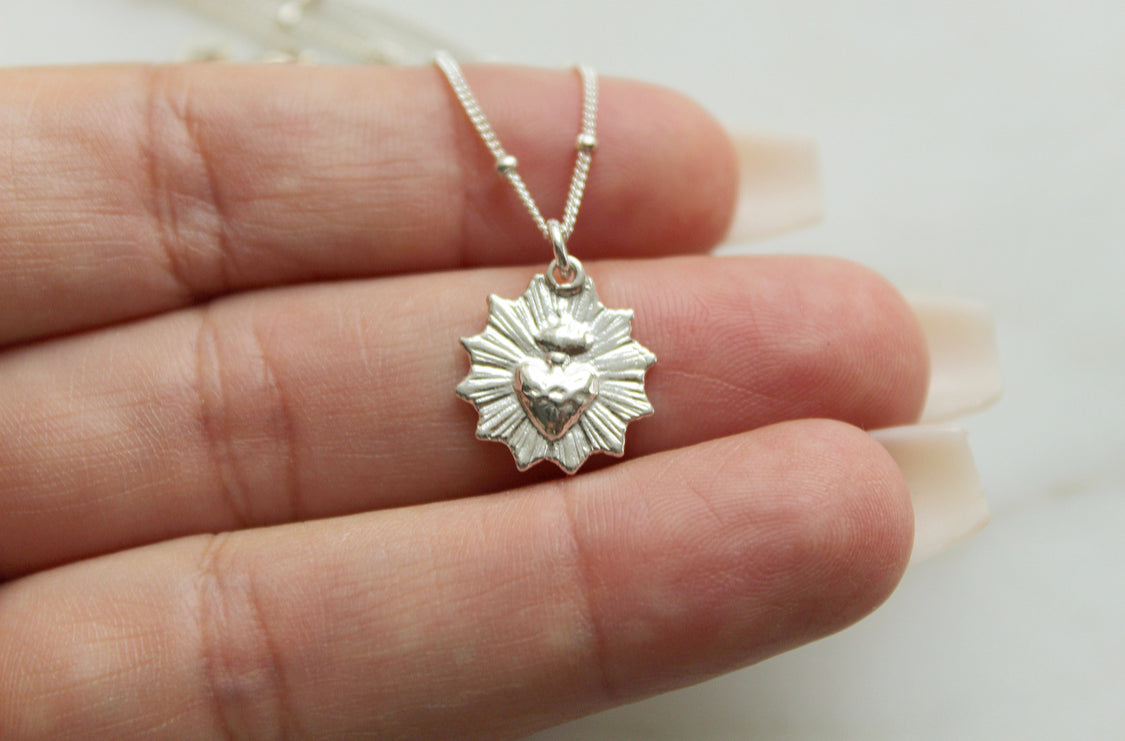 Sacred Heart minimalist scalloped necklace in sterling silver