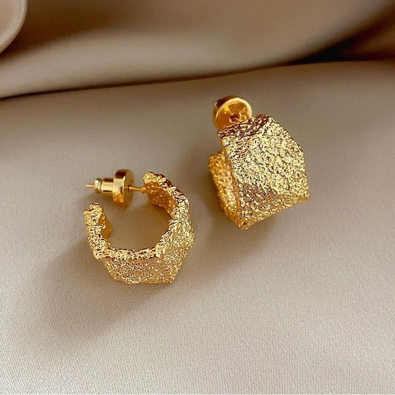 Bold C-Shaped Retro Stud Earrings - New Chinese Style Elegance