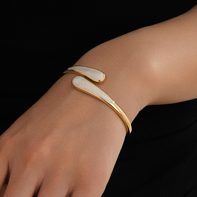 Vintage Irregular Open-End Bracelet in Metallic-Effect Alloy