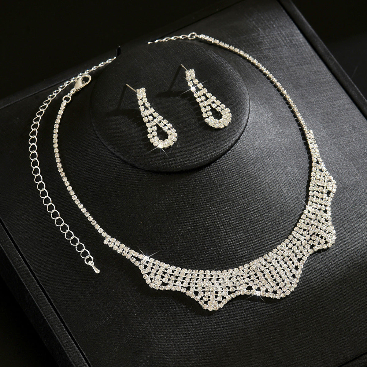 Women 2 Pcs Wavy Rhinestone Jewelry Set,Choker Necklace And Hollow Teardrop Dangle Earrings,Glamour Costume Accessories For Wedding Banquet Party Occasion