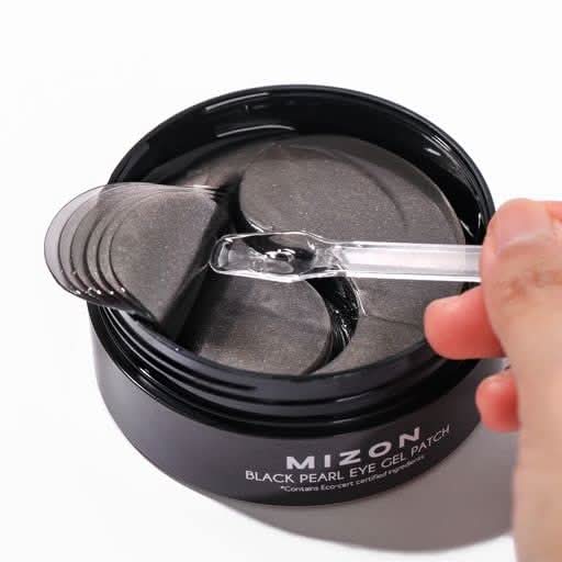 Black Pearl Hydrogel Eye Patches for Revitalizing Under Eye Care