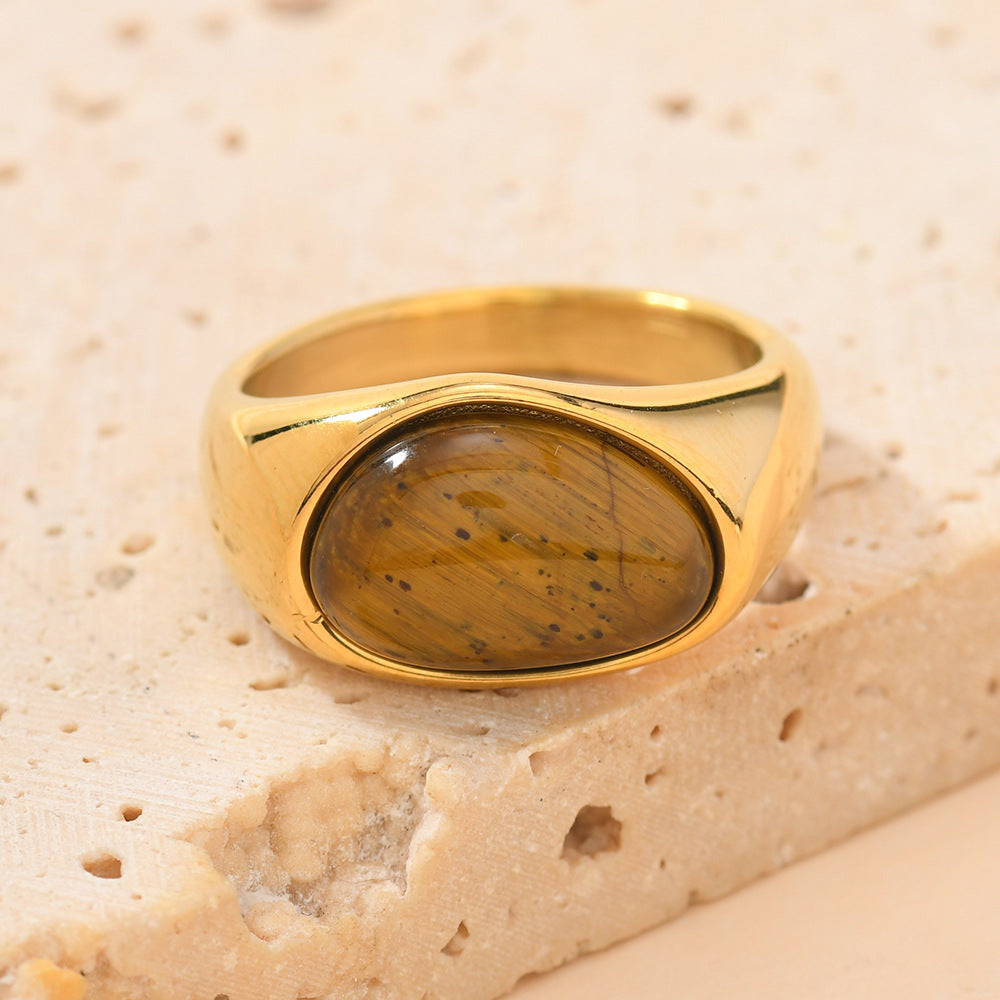 Retro-style Cast Three-dimensional Triangle Ring