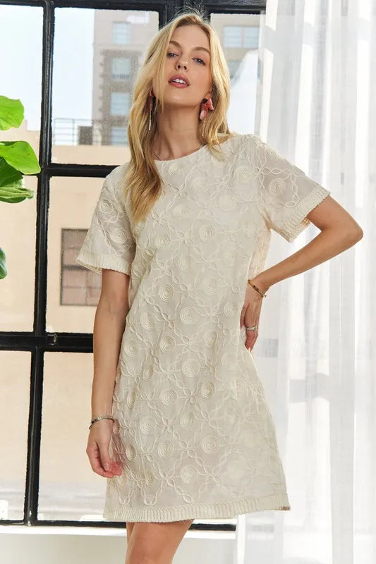 Applique Round Neck Short Sleeve Shift Dress in Cream
