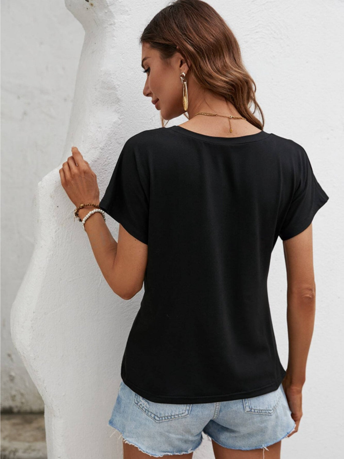 Asymmetric Hem Round Neck T-Shirt in Comfortable Polyester Blend - Image 3