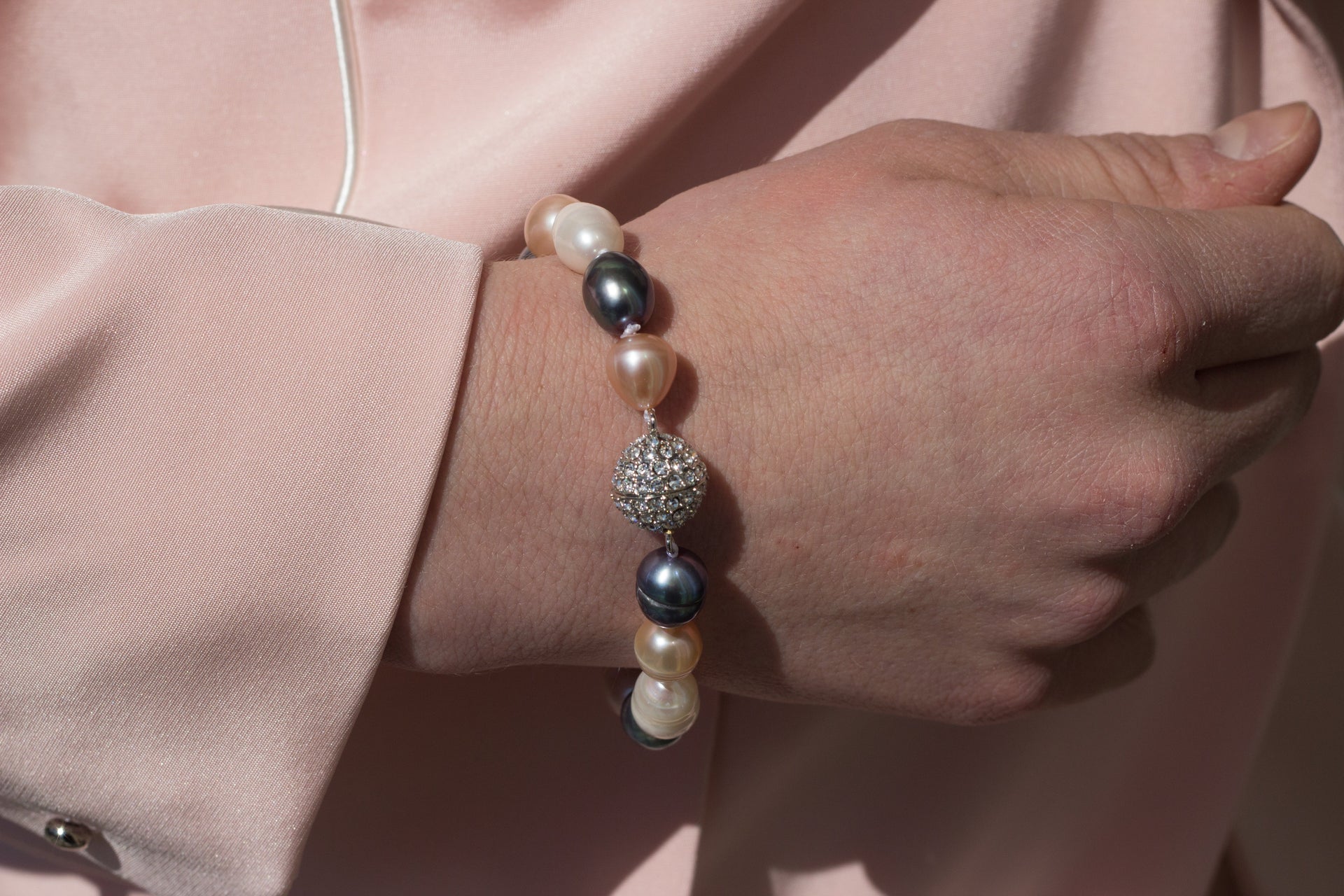 Baroque Freshwater Pearl Bracelet with Crystal Magnetic Clasp - Image 11