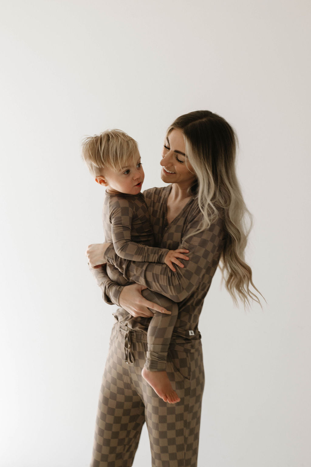 Women's Long Sleeve Bamboo Pajama Set - Faded Brown Checkerboard
