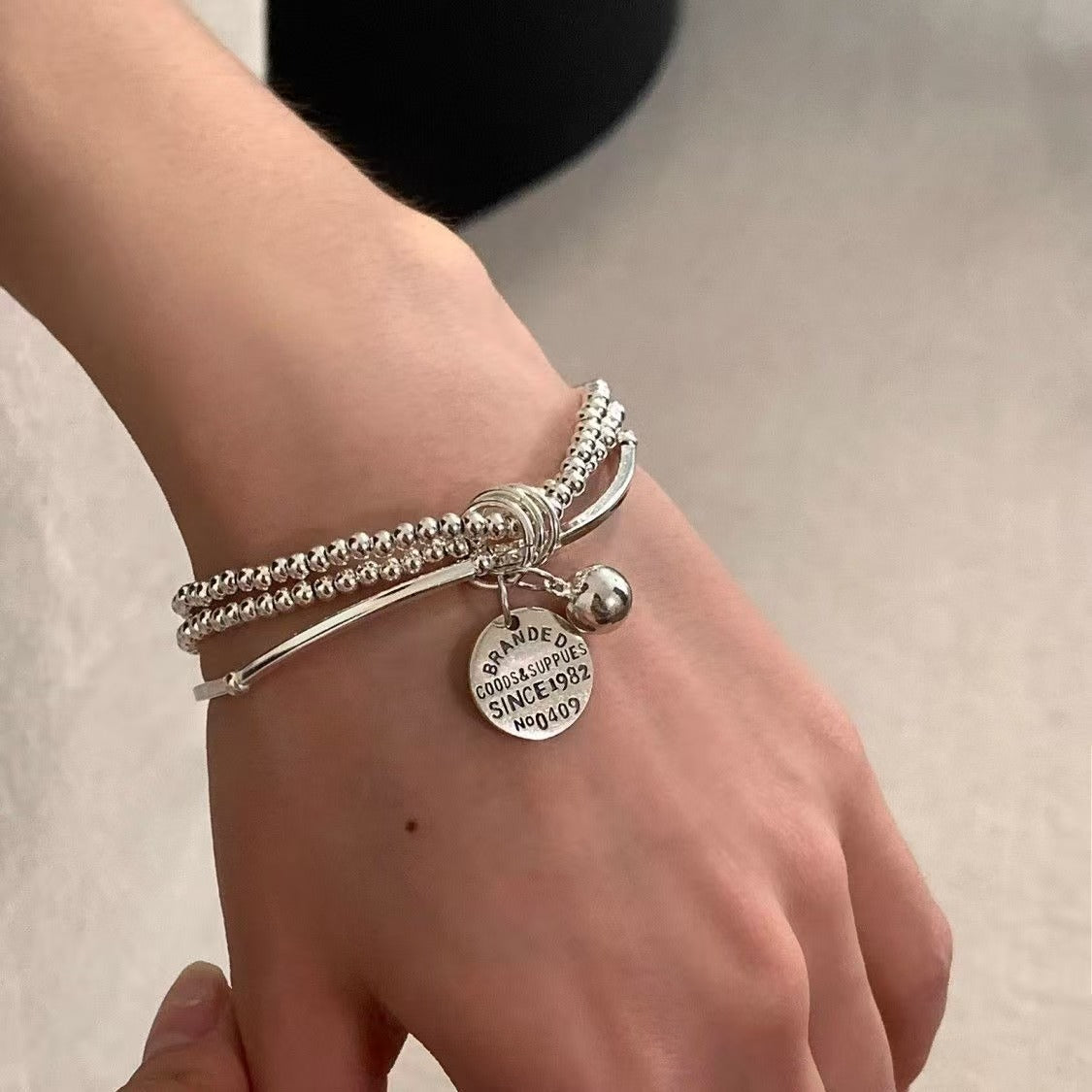 Womens Minimalist Three-Tier Round-Plate Pendant Bracelet