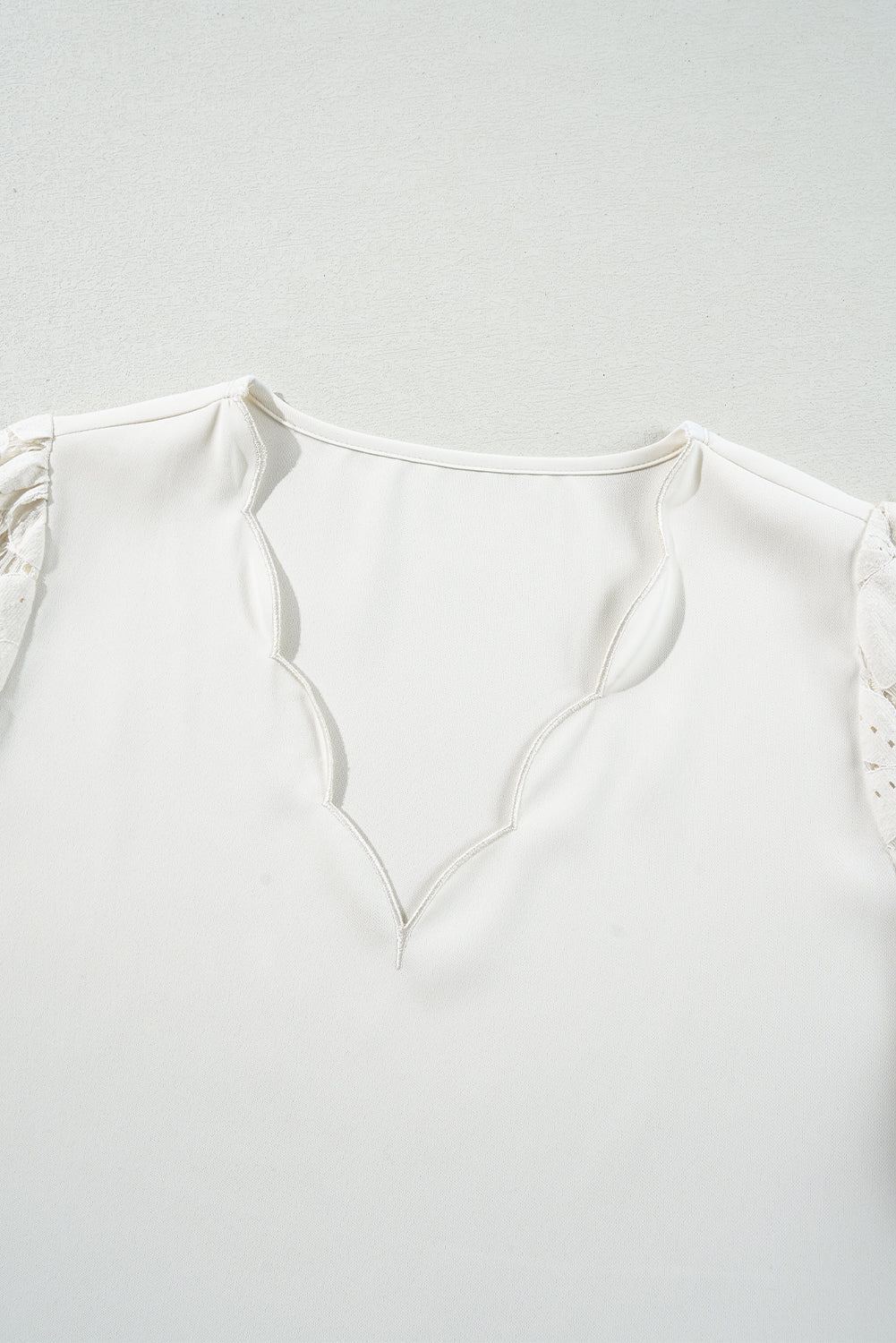 White Scalloped Lace V-Neck Lantern Sleeve Blouse