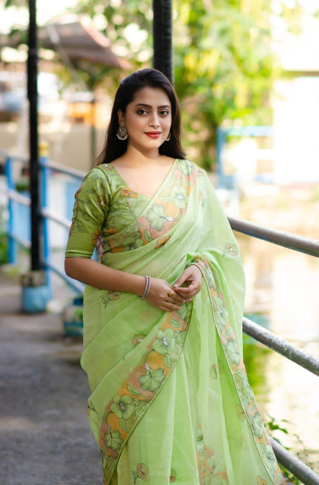 Green Pure Linen Saree with Pencil Stitch Embroidery