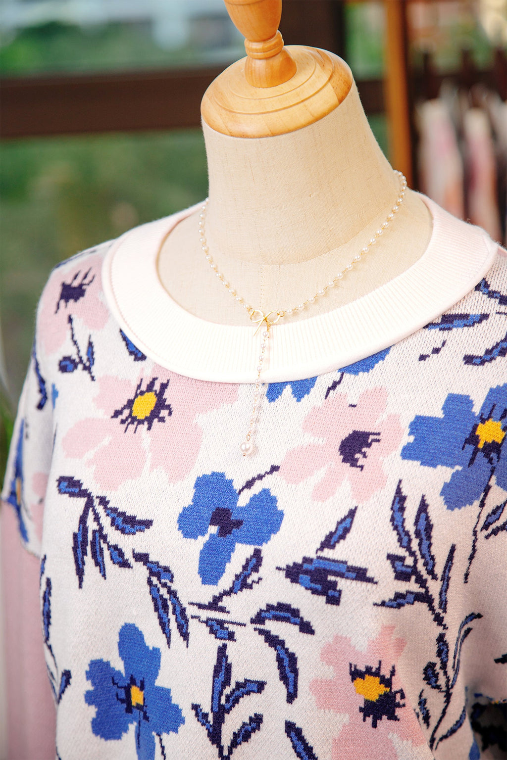 Floral Panel Colorblock Sleeve Crewneck Sweater