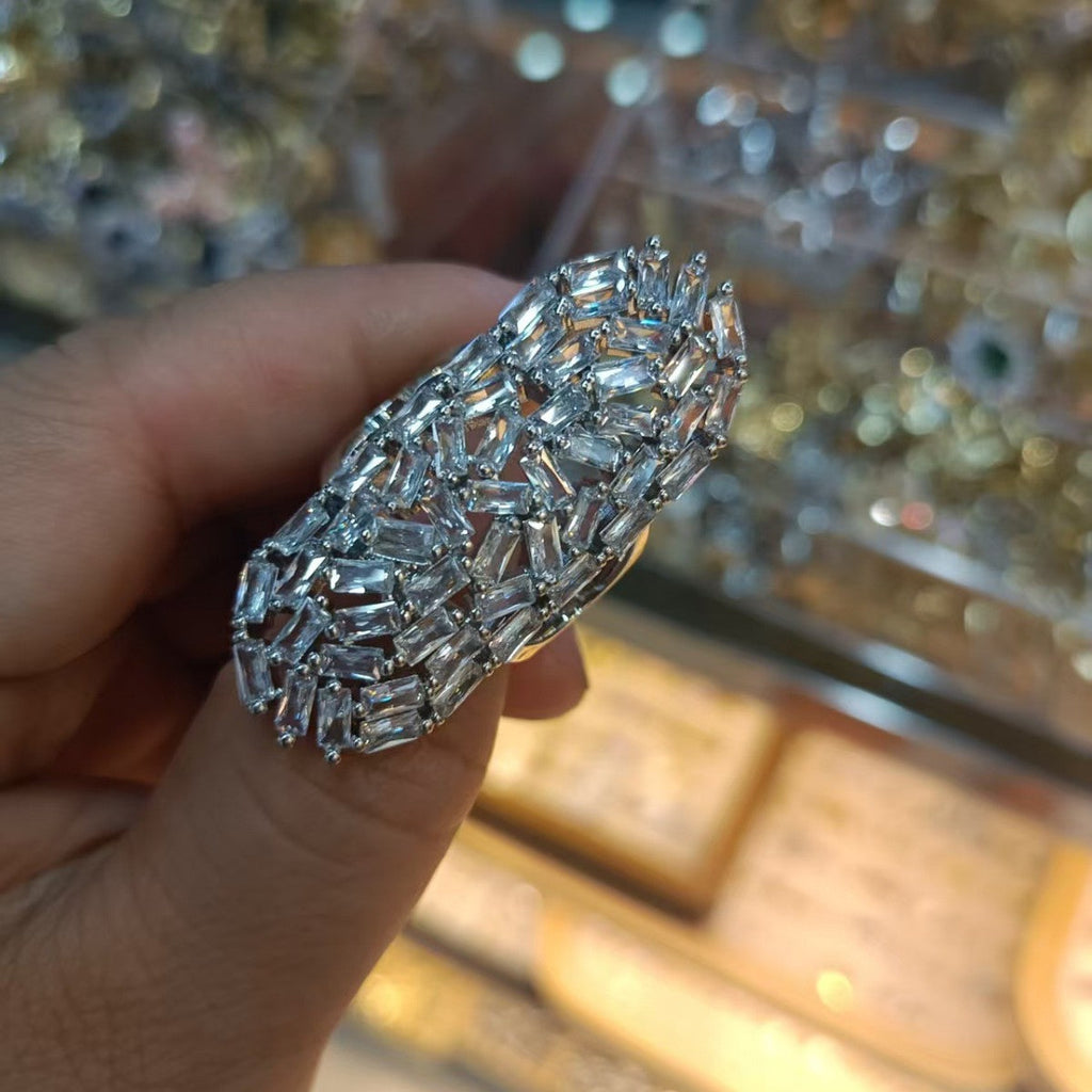 Full-Crystal Zircon Irregular Ring