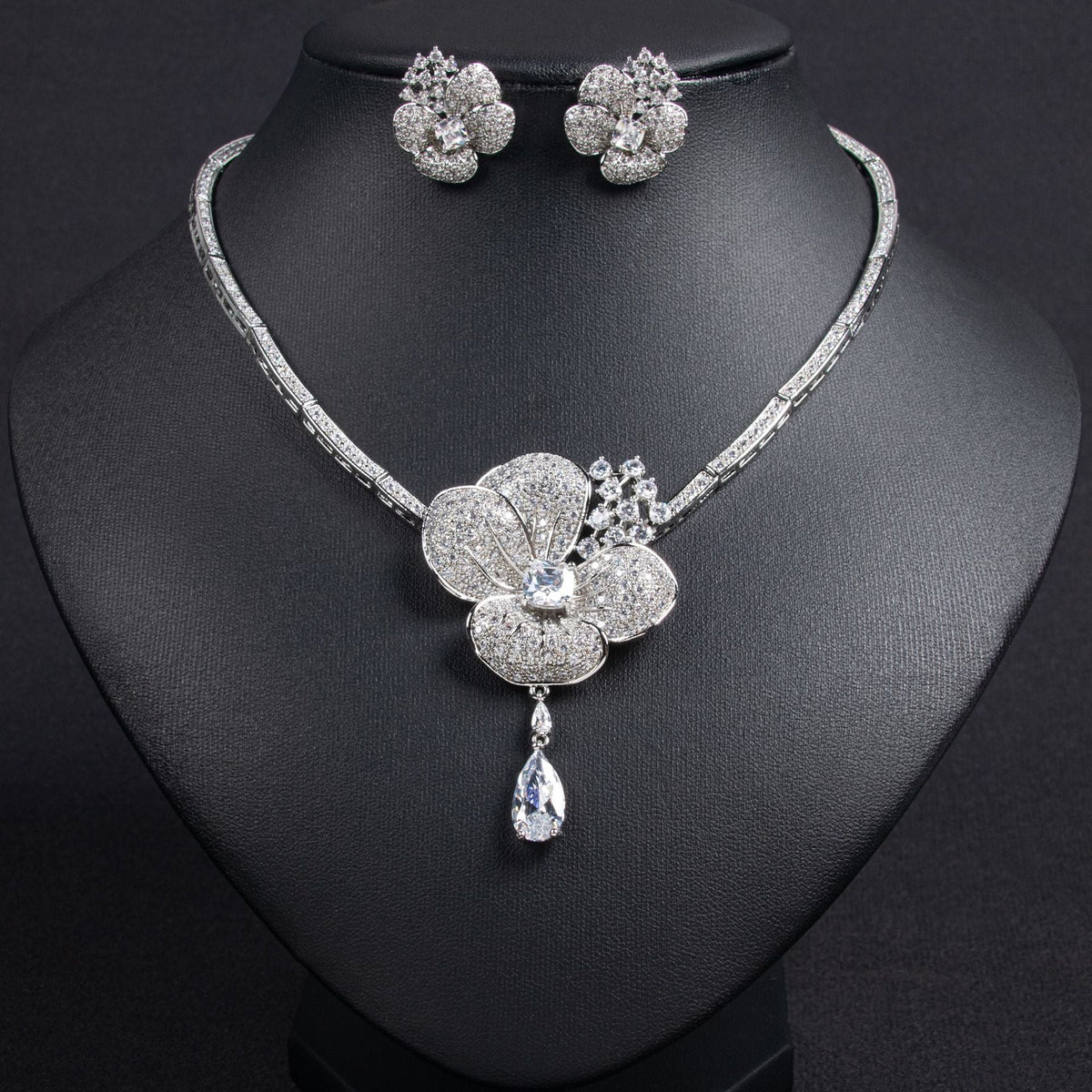 Europe And The United States Cross-border Flower Zircon Necklace Earrings Suit Senior Niche Luxury Bride Dress Accessories Wholesale