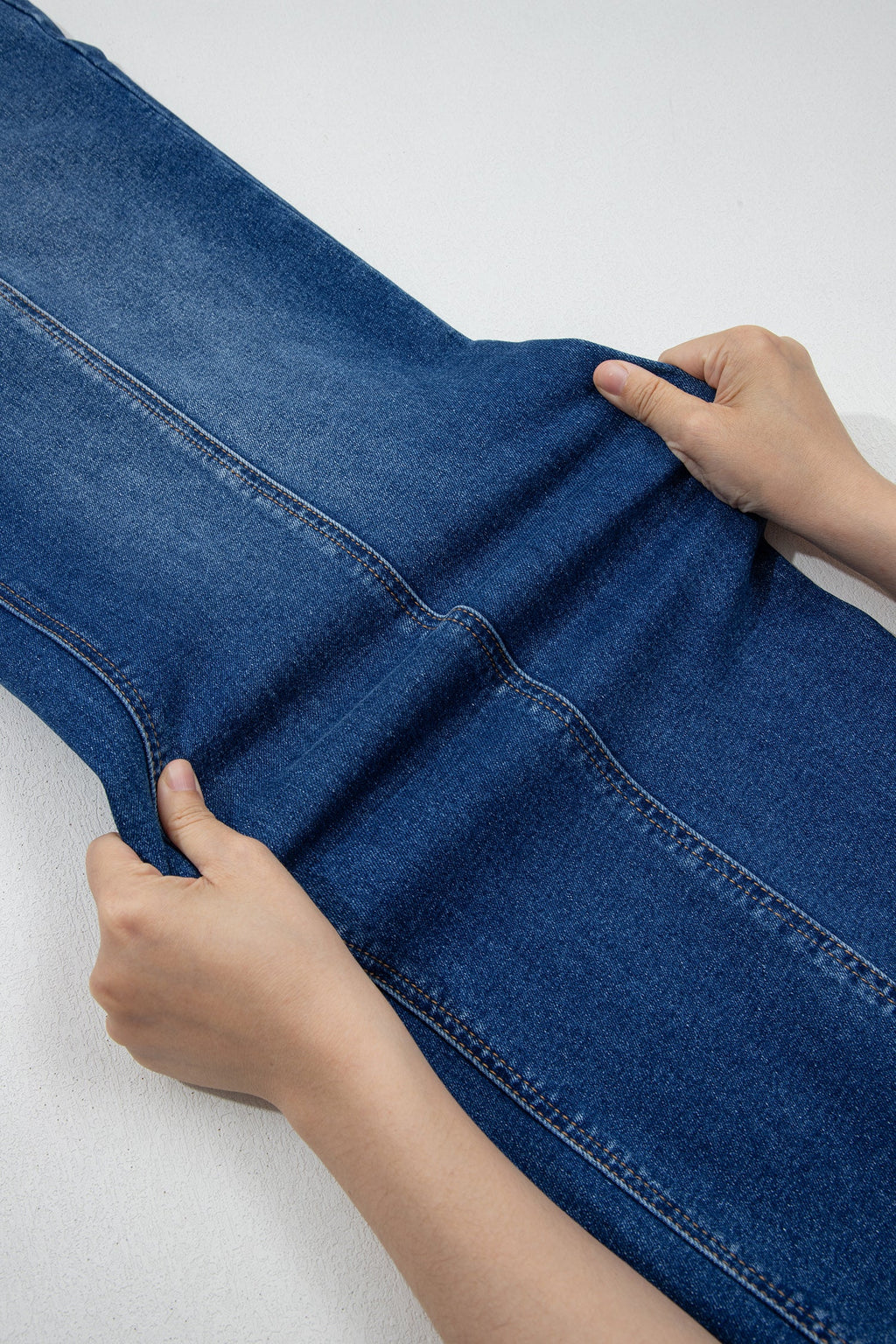 Yusra Mid-Rise Seam Detail Shift Jeans in Blue