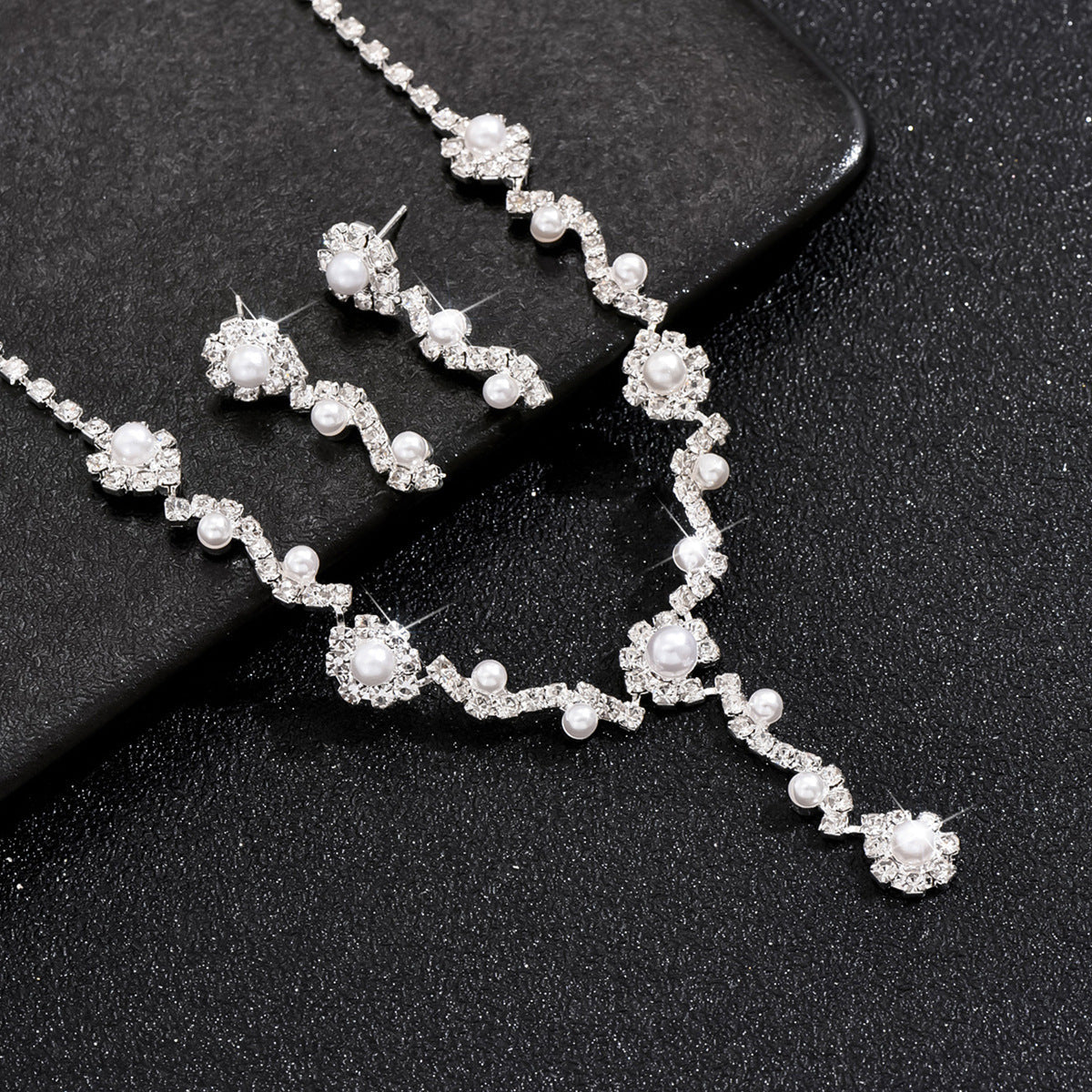 2026 Cross-Border European And American Fashion Luxury High-End Sparkling Rhinestone Pearl Necklace Women's Versatile Two-Piece Set Of Necklaces