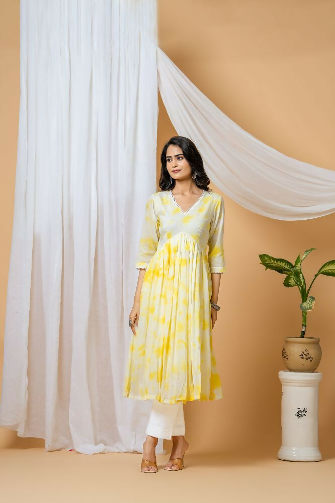 Woman wearing a Yellow Tie & Dye Cotton Kurta Pant Set with a relaxed fit